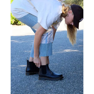 Dr. Martens Women's 2976 Smooth Leather Chelsea Boot Size 10